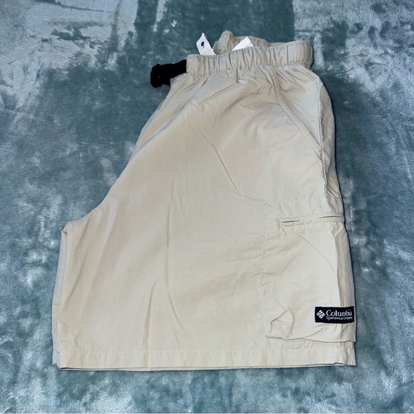 Columbia Woman’s Sandy River Khaki Tan Cargo Shorts Size Small - Picture 7 of 7